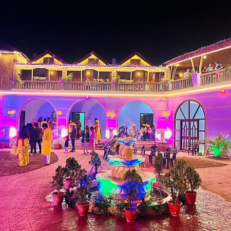 Sakri East La Pahi Palace- Banquet And Resort מראה חיצוני תמונה