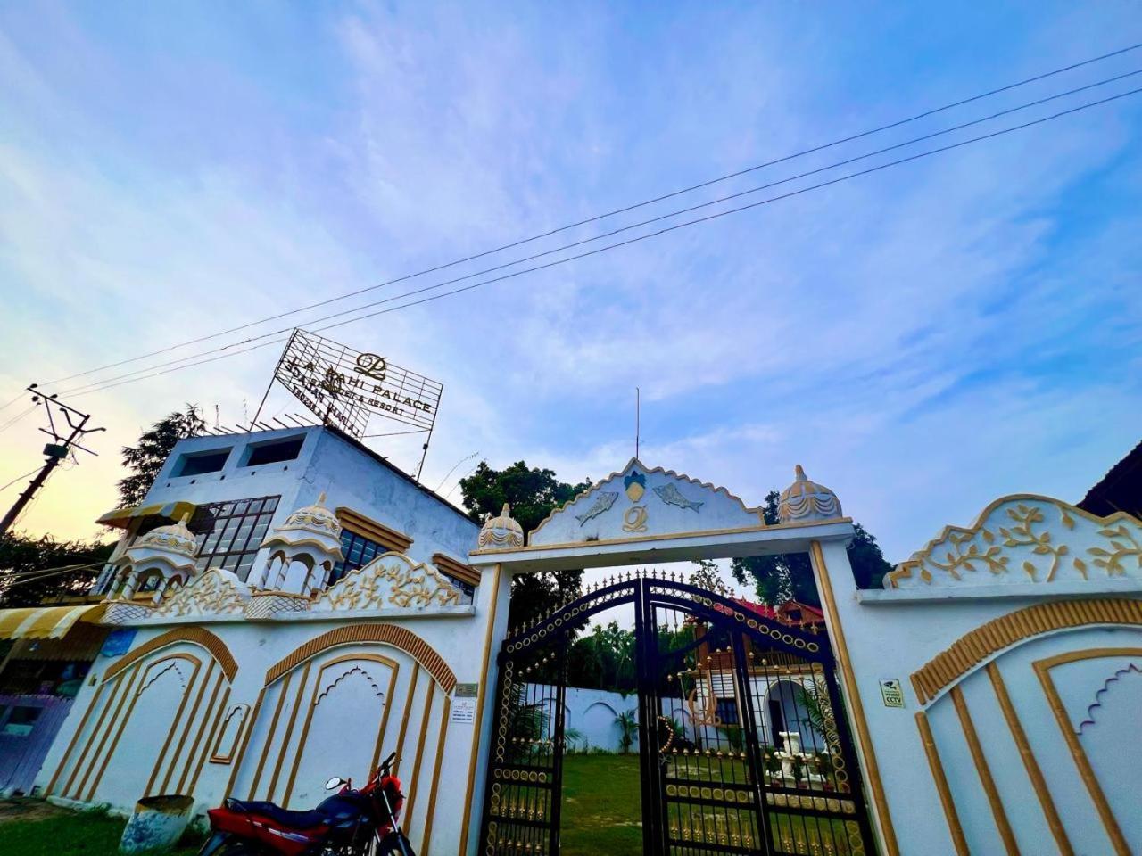 Sakri East La Pahi Palace- Banquet And Resort מראה חיצוני תמונה