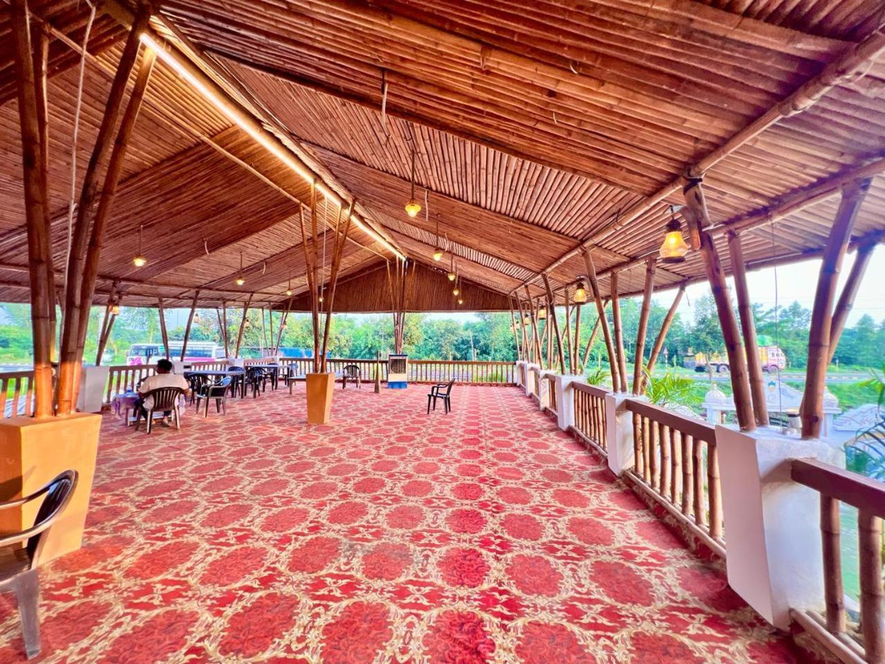 Sakri East La Pahi Palace- Banquet And Resort מראה חיצוני תמונה