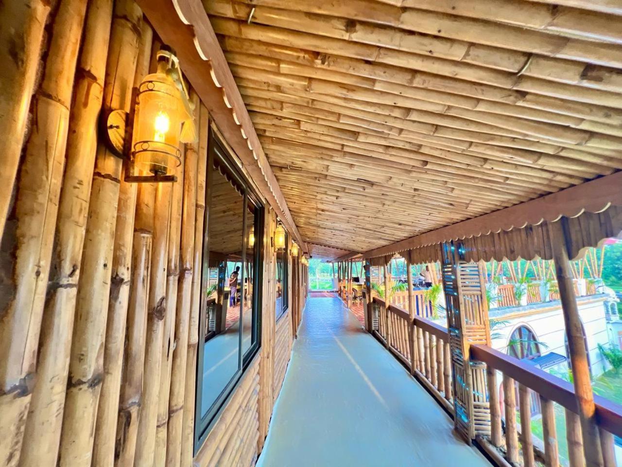 Sakri East La Pahi Palace- Banquet And Resort מראה חיצוני תמונה