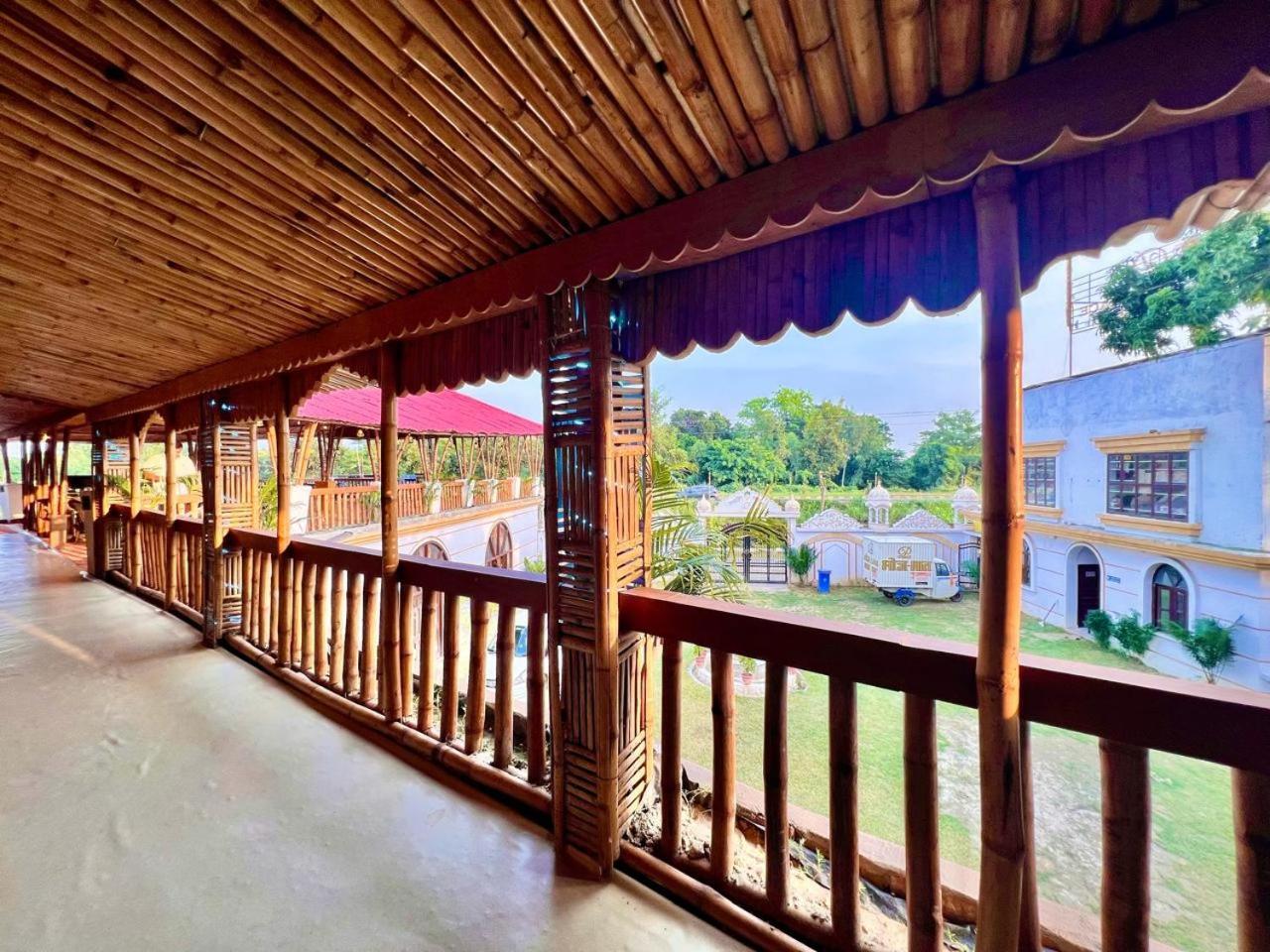 Sakri East La Pahi Palace- Banquet And Resort מראה חיצוני תמונה