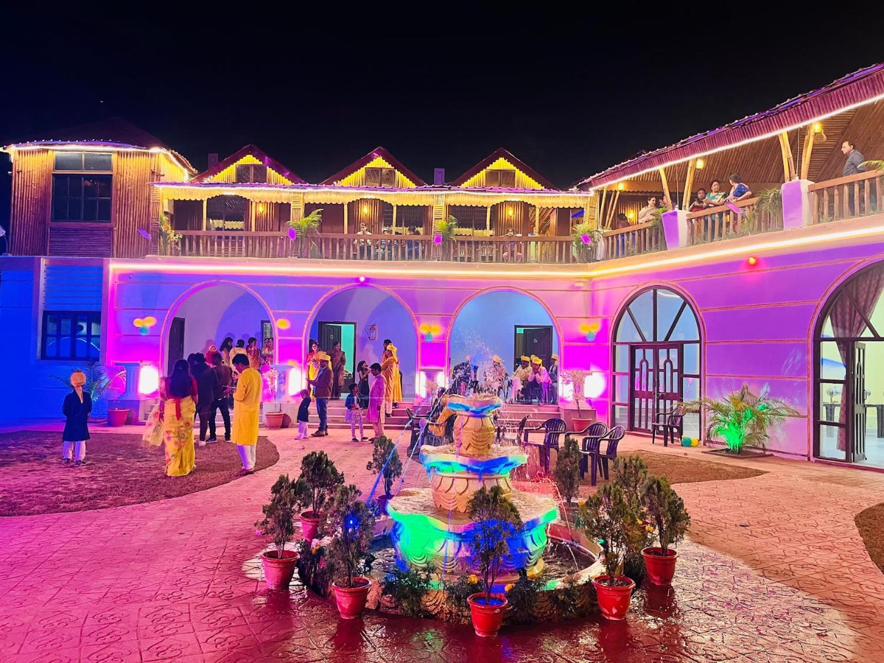 Sakri East La Pahi Palace- Banquet And Resort מראה חיצוני תמונה