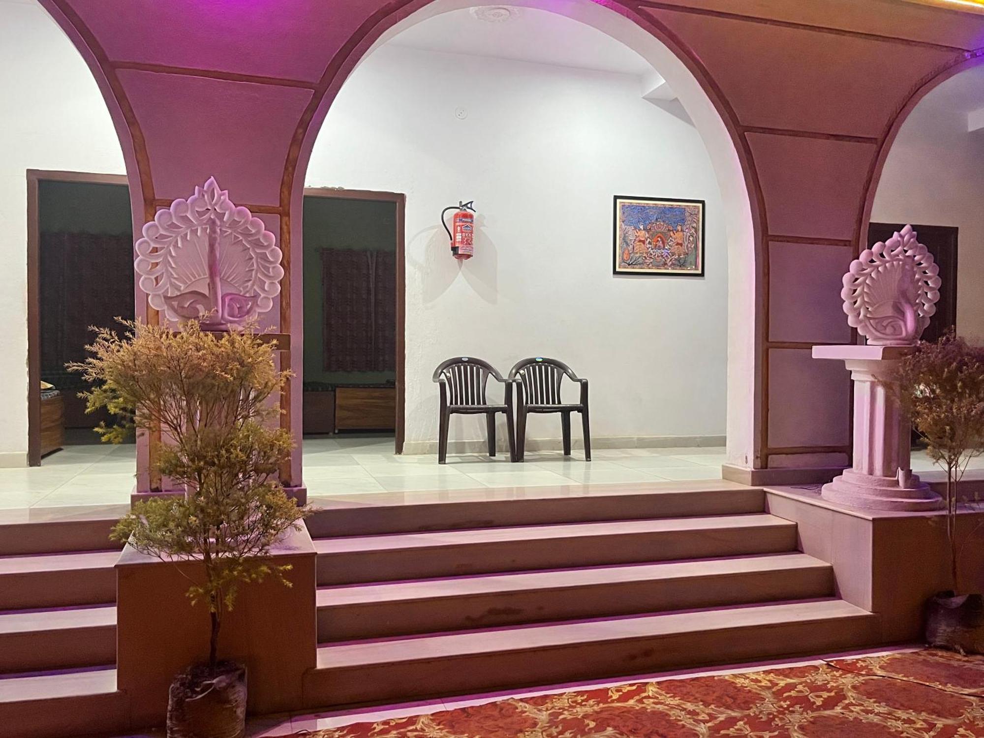 Sakri East La Pahi Palace- Banquet And Resort מראה חיצוני תמונה